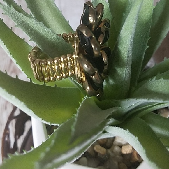 Fashion Ring, Black Floral stretchable ring - Picture 3 of 6